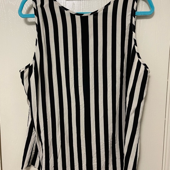 ASOS Curve black & white sleeveless shirt - Picture 4 of 4